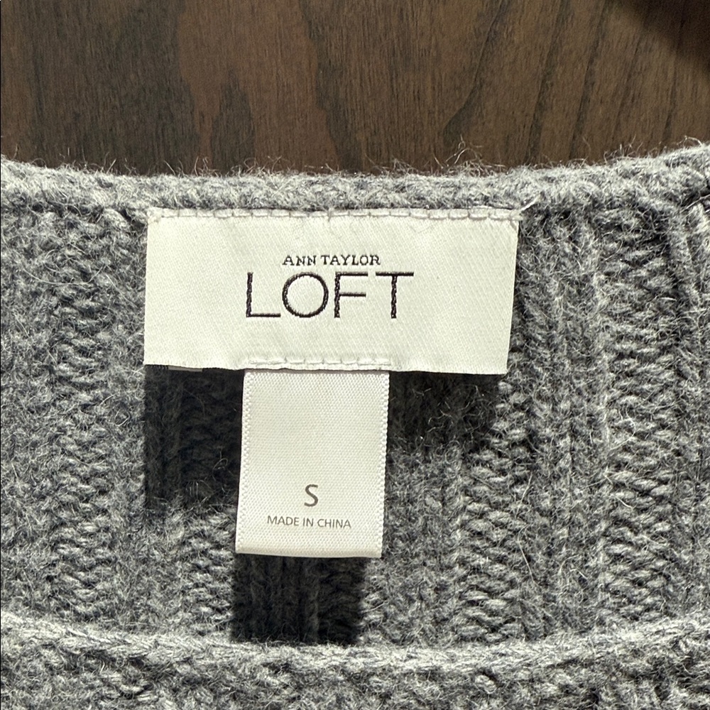 LOFT Light Gray Women's Crew Neck Sweater - Picture 2 of 4